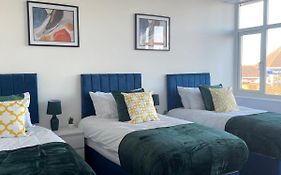1 Bedroom Apartment - Flitwick - Contractor Friendly - Tourist Ready - Full Kitchen - Wifi - Smart Tv - Sofa Bed - Free Parking - Ideal For Short Or Long Stays